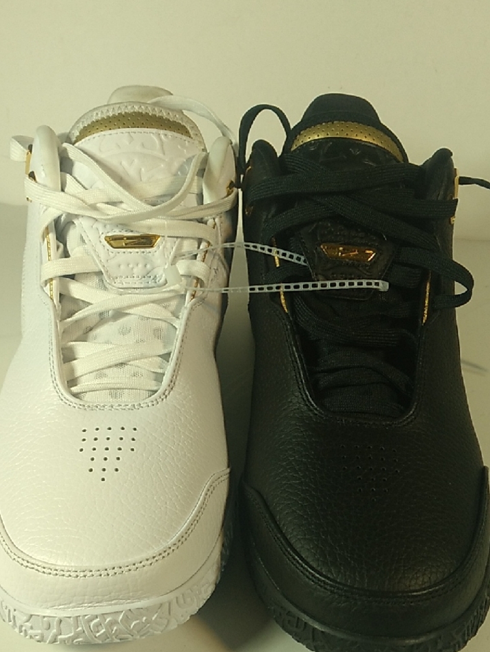New, Nike LABRONS Equity Black/WhITE NXXTGEN SUZE11 SNEAKERS.